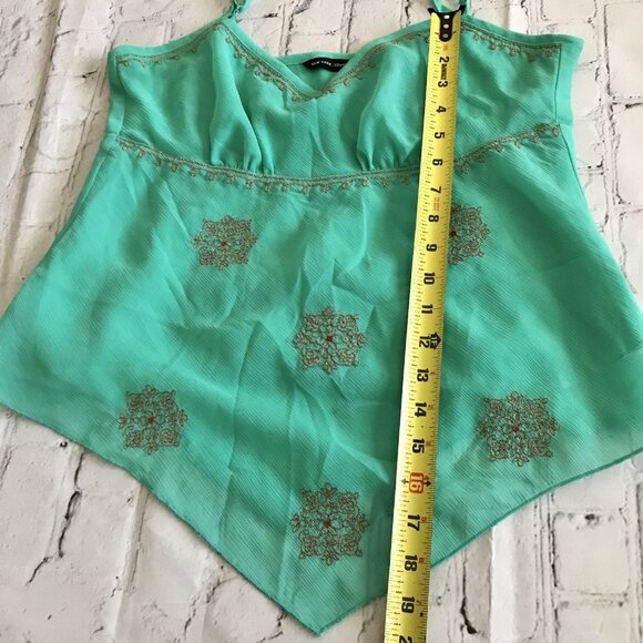 New York & Company embroidered spaghetti strap tank top Handkerchief Hem Size 8 - Picture 6 of 6
